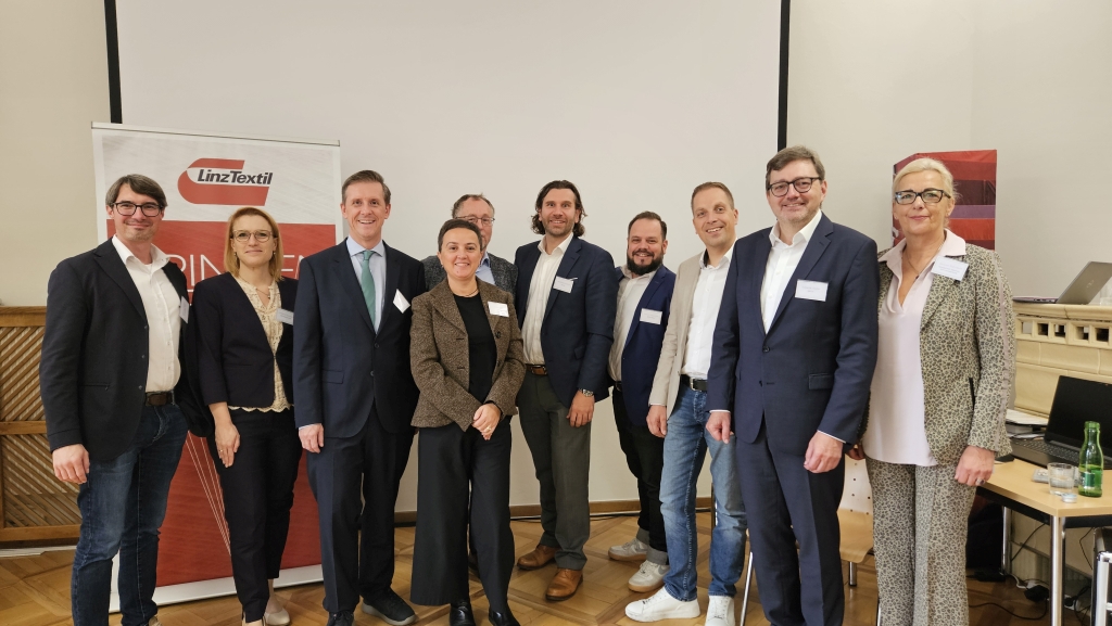 Gastgeber, Referenten und Teilnehmer der Podiumsdiskussion der BLA 2025 bei der LINZ TEXTIL